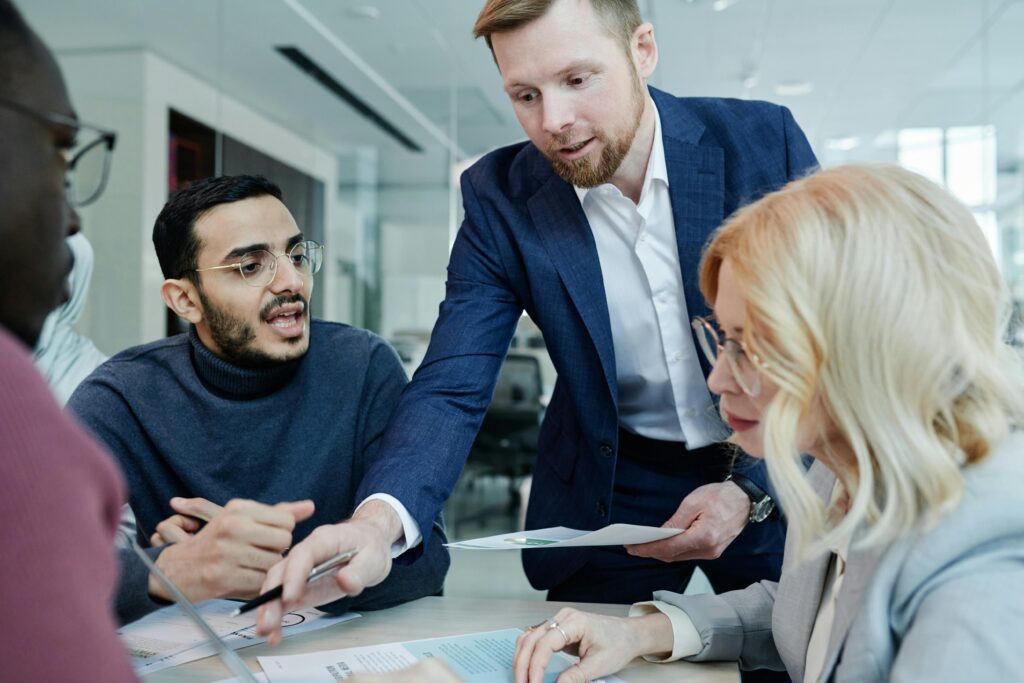 manager teaching valuable marketing skills